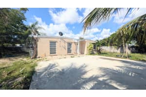 490 Tulip Tree Drive, Lake Worth, FL 33462 - MLS#B26022128