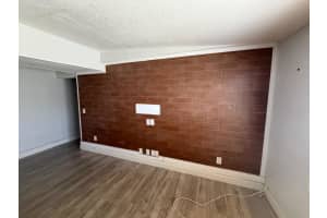 631 215th Avenue, Pembroke Pines, FL 33029 - MLS#B26022154