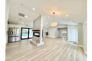 14 Paddock Circle, Jupiter, FL 33469 - MLS#B26022407