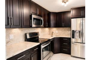 7000 17th Street, Plantation, FL 33313 - MLS#B26022446