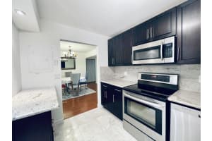 7000 17th Street, Plantation, FL 33313 - MLS#B26022446