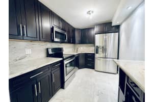7000 17th Street, Plantation, FL 33313 - MLS#B26022446