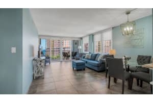 2200 33rd Avenue, Fort Lauderdale, FL 33305 - MLS#B26022614