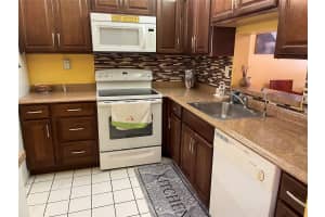 2860 Somerset Drive, Lauderdale Lakes, FL 33311 - MLS#B26022720
