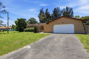 128 Barberton Road, Lake Worth, FL 33467 - MLS#B26022737