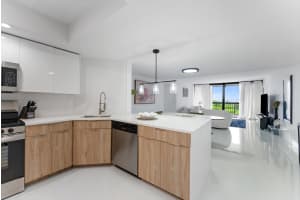 2425 Presidential Way, West Palm Beach, FL 33401 - MLS#B26023317