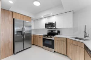 2425 Presidential Way, West Palm Beach, FL 33401 - MLS#B26023317