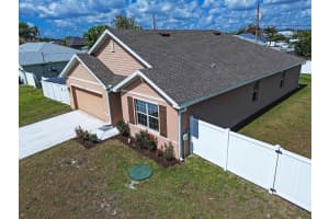 557 Columbus Drive, Port Saint Lucie, FL 34953 - MLS#B26023547