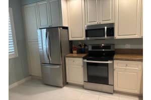 18 Harbour Isle Drive, Fort Pierce, FL 34949 - MLS#B26023553
