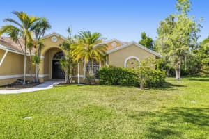 104 Oxford Court, Royal Palm Beach, FL 33411 - MLS#B26023561