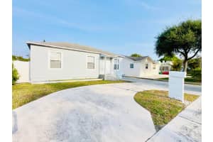 909 C Street, Lake Worth Beach, FL 33460 - MLS#B26023716