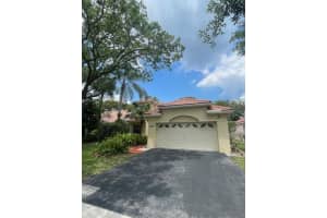 1328 Bayview Circle, Weston, FL 33326 - MLS#B26023741