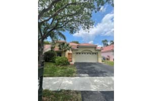 1328 Bayview Circle, Weston, FL 33326 - MLS#B26023741