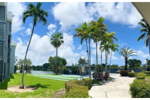 877 195th Street, Miami, FL 33179 - MLS#B26023846