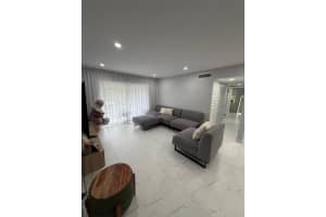 21 Jacaranda Country Club Drive, Plantation, FL 33324 - MLS#B26023871