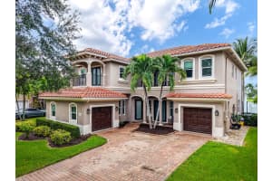 556 Cresta Circle, West Palm Beach, FL 33413 - MLS#B26023995