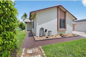 9667 Sunny Isle Circle, Boca Raton, FL 33428 - MLS#B26024013