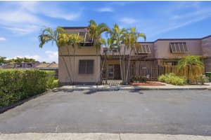 12300 Nw 11th Court, Pembroke Pines, Fl 33026, Pembroke Pines