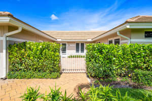 11609 Lake Drive, Boynton Beach, FL 33436 - MLS#B26024093