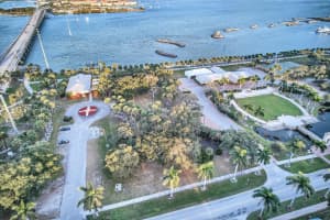 701 Indian River Drive, Fort Pierce, FL 34950 - MLS#B26024167