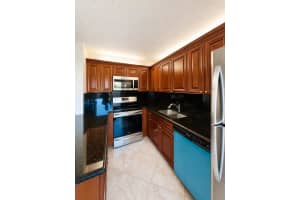 119 Ne Lake Arbor Drive, Palm Springs, Fl 33461 Palm Springs, FL 33461 - Off Market