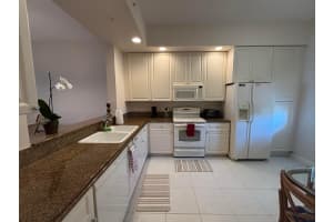 27 Harbour Isle Drive, Fort Pierce, FL 34949 - MLS#B26024303