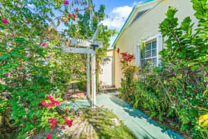 629 Selkirk Street, West Palm Beach, FL 33405 - MLS#B26024443