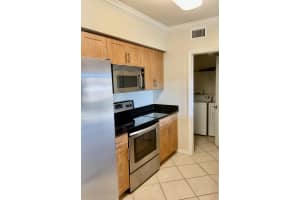 6556 Emerald Dunes Drive, West Palm Beach, FL 33411 - MLS#B26024592