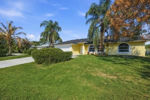 1371 SE Airoso Blvd, Port St. Lucie, FL 34983, - MLS#B26024792