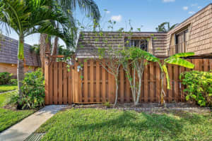 623 Springdale Circle, Palm Springs, FL 33461 - MLS#B26024881