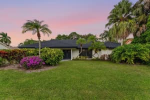 2 Dunbar Road, Palm Beach Gardens, FL 33418 - MLS#B26024916