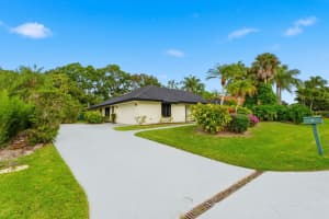 2 Dunbar Road, Palm Beach Gardens, FL 33418 - MLS#B26024916