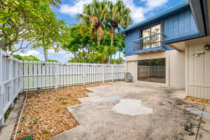 4643 Holly Lake Drive, Lake Worth, FL 33463 - MLS#B26025003