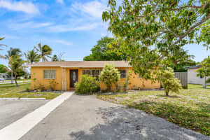 610 10th Court, Deerfield Beach, FL 33441 - MLS#B26025061
