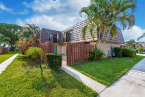 941 Springdale Circle, Palm Springs, FL 33461 - MLS#B26025310