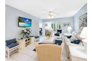 10 Colonial Club Drive, Boynton Beach, FL 33435 - MLS#B26025325