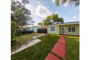 352 Johnston Street, Fort Pierce, FL 34982 - MLS#B26025548