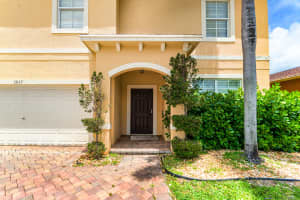 5827 Gypsum Place, West Palm Beach, FL 33413 - MLS#B26025870