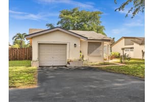 8949 9th Place, Plantation, FL 33324 - MLS#B26026011