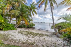 720 Dixie Highway, Lantana, FL 33462 - MLS#B26026048