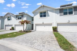 5612 Edgewater Circle, Stuart, FL 34997 - MLS#B26026116