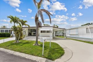 8630 21st Court, Davie, FL 33324 - MLS#B26026344