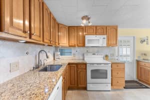 8630 21st Court, Davie, FL 33324 - MLS#B26026344
