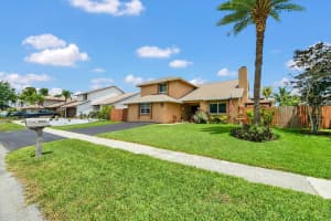 621 98th Terrace, Pembroke Pines, FL 33025 - MLS#B26026390