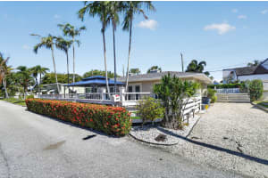 22 Oceanview Drive, Ocean Ridge, FL 33435 - MLS#B26026426