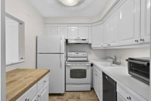 19 Hastings B, West Palm Beach, FL 33417, West Palm Beach, FL 33417 - MLS#B26026995