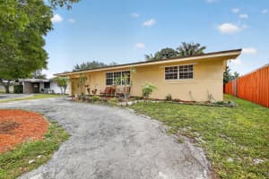 1411 89th Avenue, Pembroke Pines, FL 33024 - MLS#B26027061