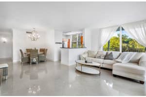 700 Boynton Beach Boulevard, Boynton Beach, FL 33435 - MLS#B26027101