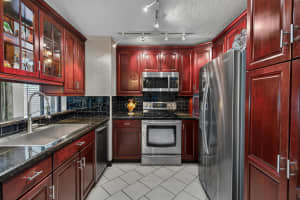 3068 Oakland Forest Drive, Oakland Park, FL 33309 - MLS#B26027305