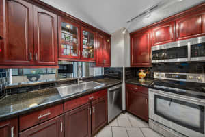3068 Oakland Forest Drive, Oakland Park, FL 33309 - MLS#B26027305
